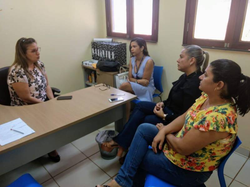 A mediação de conflitos demonstra ser a solução mais eficiente para evitar que casos de menor potencial ofensivo possam se judicializar. A eficácia deste método é comprovada a partir de um levantamento da Fundação Pro Paz, no município de Santarém, na região Oeste. Os dados mostram que nos últimos 30 dias, na UIPP instalada no bairro da Nova República, um dos mais populosos da cidade, não foram oficializados Termos Circunstanciados de Ocorrências (TCO). Na foto, Equipe estadual do Pro Paz em UIPP's.

FOTO: SAMUEL ALVARENGA / SECOM
DATA: 14.05.2018
BELÉM - PARÁ <div class='credito_fotos'>Foto: Samuel Alvarenga / Secom   |   <a href='/midias/2018/originais/f4c81ea0-e491-4214-8d47-d5ba1c43fdbf.jpg' download><i class='fa-solid fa-download'></i> Download</a></div>