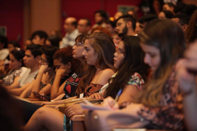 Publicom 2018. O Encontro de Comunicação ocorreu na segunda (11) e terça-feira (12), no Teatro do Sesi, em Belém, e reuniu centenas de participantes. “Pense sempre no conteúdo líquido. Seja líquido. Veja onde seu conteúdo consegue desembarcar”, afirmou Giuliano Chiaradia (foto), gerente de conteúdo digital do SBT, durante palestra no Publicom 2018. O Encontro de Comunicação ocorreu na segunda (11) e terça-feira (12), no Teatro do Sesi, em Belém, e reuniu centenas de participantes.

FOTO: MÁCIO FERREIRA / AG. PARÁ
DATA: 12.06.2018
BELÉM - PARÁ <div class='credito_fotos'>Foto: MÁCIO FERREIRA/ AG. PARÁ   |   <a href='/midias/2018/originais/f4c9aaf1-9c08-4ed9-be3d-32c5de26fe7f.jpg' download><i class='fa-solid fa-download'></i> Download</a></div>