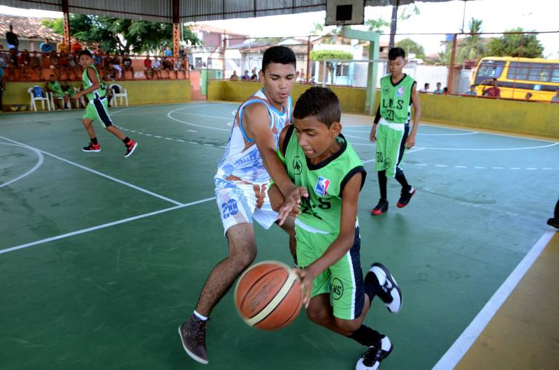 No momento em que os Jogos Estudantis Paraenses (Jeps) atingem a marca histórica de 60 anos, o município de Mocajuba (foto), na Região do Baixo-Tocantins, está em festa ao sediar, desde a quarta-feira, 16, as competições regionais do evento estudantil.
FOTO: ELISEU DIAS / ASCOM SEDUC
DATA: 17.05.2018
MOCAJUBA - PARÁ <div class='credito_fotos'>Foto: Eliseu Dias / Ascom Seduc | <a href='/midias/2018/originais/f4eef83b-fe1f-4b8a-b810-b03ac185f859.jpg' download><i class='fa-solid fa-download'></i> Download</a></div>