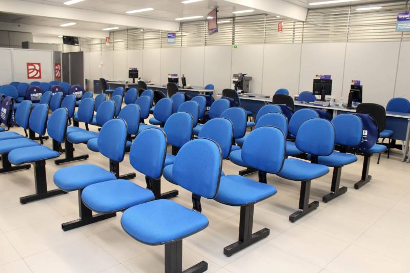 O Banco do Estado do Pará (Banpará) inaugurou, na manhã desta segunda-feira (19), as novas instalações da agência Nazaré, em Belém. Os clientes e sociedade em geral contam com um espaço mais moderno e adequado para os atendimentos bancários.
FOTO: ASCOM BANPARÁ
DATA: 19.03.2018
BELÉM - PARÁ <div class='credito_fotos'>Foto: Ascom Banpará | <a href='/midias/2018/originais/f55eae0d-4c22-4534-8e8d-8a3bfa34a697.jpg' download><i class='fa-solid fa-download'></i> Download</a></div>