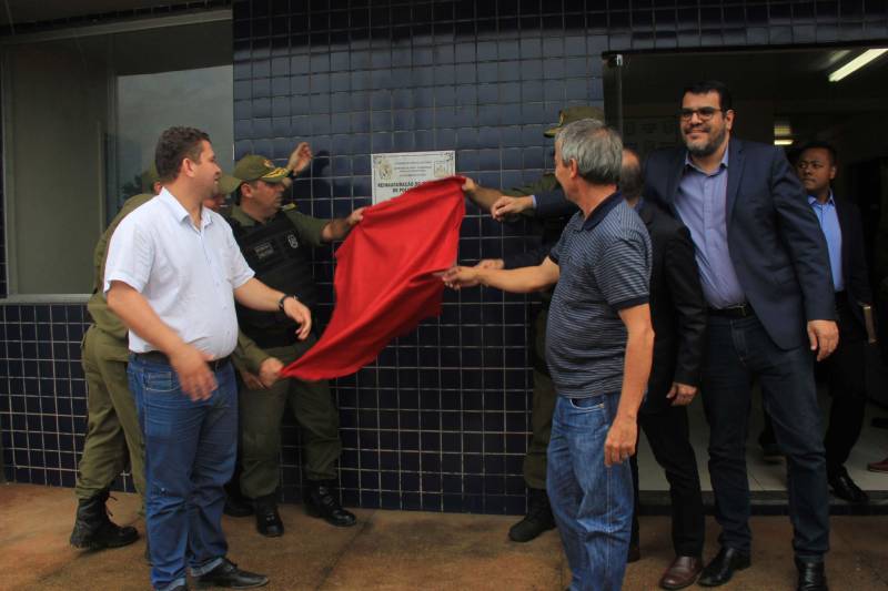 O município de Sapucaia recebeu nesta quarta-feira, 5, uma Unidade Integrada Pro Paz (UIPP). Um investimento do Governo do Estado de R$ 1.134.131,00. Segundo o Secretário de Estado de Segurança Pública, Luiz Fernandes, afirma que já mais de 80 novas UIPP’s no Pará, com as reformadas e reestruturadas esse número chega a 120 unidades. O titular da SEGUP destaca que o mais importante não é a estrutura física, mas o conceito empregado. De Sapucaia, a comitiva foi para Redenção onde inaugurou o 7º Batalhão de Polícia Militar, uma obra orçada em R$ 2.808.000,00. Atualmente o BPM conta com 145 policiais, 6 viaturas incluindo a Patrulha Rural e 12 motocicletas. O Comandante do Batalhão, o Major José Ricardo Chaves, informou que a maior ocorrência no município são roubos de motos, mas pontuou que a maior parte dos veículos é encontrada pela PM na cidade e cidades vizinhas.

FOTO: RODOLFO OLIVEIRA / AG PARÁ
DATA: 05.12.2018
REDENÇÃO - PARÁ <div class='credito_fotos'>Foto: Rodolfo Oliveira/Ag. Pará   |   <a href='/midias/2018/originais/f56443dd-5706-428c-870f-5806c195f9d4.jpg' download><i class='fa-solid fa-download'></i> Download</a></div>