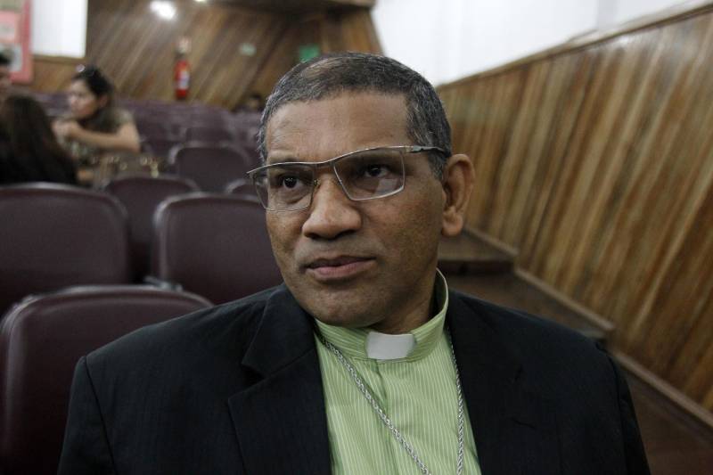 A Semana do Encarcerado 2018 foi aberta oficialmente nesta segunda-feira (4), no auditório da Universidade da Amazônia (Unama), campus Alcindo Cacela, em Belém. O evento é realizado pela Arquidiocese de Belém, por meio da Pastoral Carcerária, e conta com  a parceria da Superintendência do Sistema Penitenciário do Pará (Susipe), Prefeitura Municipal de Ananindeua, Defensoria Pública do Estado (DPE), Unama, Universidade Federal do Pará (UFPA) e Tribunal de Justiça do Estado (TJPA). Na foto, Dom Antônio de Assis Ribeiro.

FOTO: AKIRA ONUMA / ASCOM SUSIPE
DATA: 04.06.2018
BELÉM - PARÁ <div class='credito_fotos'>Foto: Akira Onuma / Ascom Susipe   |   <a href='/midias/2018/originais/f56c7d6f-e938-457a-9936-9869063b30c8.jpg' download><i class='fa-solid fa-download'></i> Download</a></div>