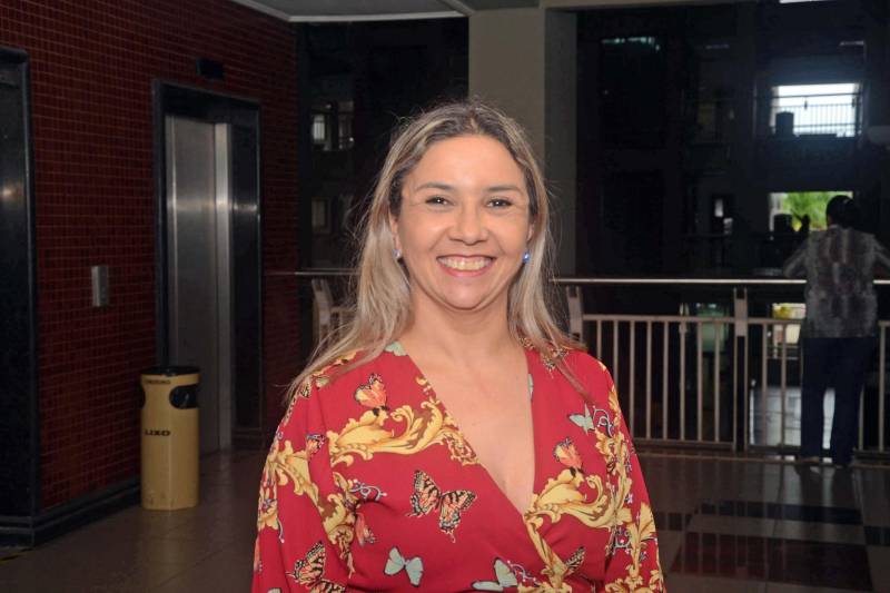 Educadores de todo o estado estiveram reunidos no III Encontro de Gestores Regionais, organizado pela Secretaria de Estado de Educação (Seduc). O evento nesta terça-feira (19) discutiu o fortalecimento das relações interpessoais de estudantes e pais de alunos com gestores e professores na busca de avançar na aprendizagem de conteúdos e no combate à evasão escolar. O Encontro, em parceria com o Unibanco, foi viabilizado pela Coordenação de Ensino Médio da Seduc (Coem) contou com a participação de 50 pessoas, entre gestores das 18 Unidades Seduc na Escola (USEs), que abrange as escolas da Grande Belém, e das 22 Unidades Regionais de Educação (UREs), compreendendo escolas do interior do Estado, e mais dirigentes da Seduc. Na foto, a gestora da URE 16, Sônia Rosa dos Santos.
FOTO: ELISEU DIAS / ASCOM SEDUC
DATA: 19.06.2018
BELÉM - PARÁ <div class='credito_fotos'>Foto: Eliseu Dias / Ascom Seduc | <a href='/midias/2018/originais/f58673ef-19b4-4e70-8f1a-e9c5365b8f8b.jpg' download><i class='fa-solid fa-download'></i> Download</a></div>