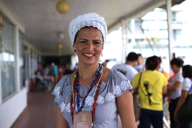 Com debates sobre representatividade, violência e racismo contra populações de matriz africana, quilombolas e indígenas, a IV Conferência Estadual de Promoção da Igualdade Racial foi aberta nesta terça-feira, 27, no Hotel Gold Mar, em Belém. Na foto, a Yalorixá Beatriz de Almeira, que integra o Pro Paz Diversidade, também participou do evento.
FOTO: WAGNER ALMEIDA / ASCOM SEJUDH
DATA: 27.03.2018
BELÉM - PARÁ
<div class='credito_fotos'>Foto: Wagner Almeida/ Ascom Sejudh | <a href='/midias/2018/originais/f5981471-c89d-4270-b5a7-f19aa0442bb3.jpg' download><i class='fa-solid fa-download'></i> Download</a></div>