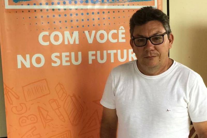 Já o auditório Ernani Chaves da UFPA, em Soure, também recebeu 150 pré-vestibulandos para assistir ao aulão. Entre muitos vestibulandos na faixa etária de 17 anos havia alguns adultos. Cleber José Marinho (FOTO), de 59 anos, dedicou a vida inteira para a formação e ingresso dos filhos nas universidades, muitas vezes deixando de lado seus próprios sonhos de cursar o ensino superior.
FOTO: ASCOM PRO PAZ
DATA: 28.04.2018
SOURE - PARÁ <div class='credito_fotos'>Foto: ASCOM PRO PAZ | <a href='/midias/2018/originais/f6aaa0e7-56c2-4fc2-9305-f863ba110575.jpg' download><i class='fa-solid fa-download'></i> Download</a></div>