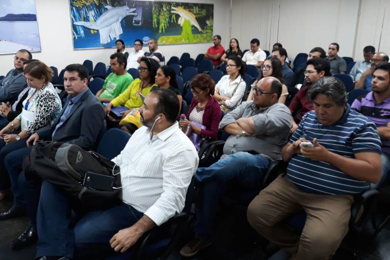 Diante de uma plateia formada por representantes da iniciativa privada,instituições públicas, estudantes e representantes da sociedade civil, a Fundação Amazônia Paraense de Amparo à Pesquisa (Fapespa) lançou nesta terça-feira (27), no Centro Regional de Governo do Baixo Amazonas, em Santarém, o Barômetro de Sustentabilidade das regiões de integração do Baixo Amazonas e Tapajós, no oeste do Pará.
FOTO: SAMUEL ALVARENGA / SECOM
DATA: 27.03.2018
SANTARÉM - PARÁ <div class='credito_fotos'>Foto: Samuel Alvarenga / Secom | <a href='/midias/2018/originais/f6caafb7-aecb-468d-9e03-d7cac7b7e86e.jpg' download><i class='fa-solid fa-download'></i> Download</a></div>
