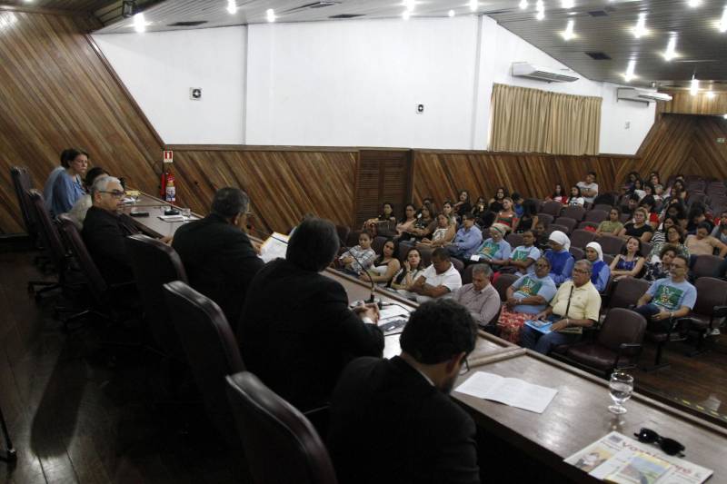 A Semana do Encarcerado 2018 foi aberta oficialmente nesta segunda-feira (4), no auditório da Universidade da Amazônia (Unama), campus Alcindo Cacela, em Belém. O evento é realizado pela Arquidiocese de Belém, por meio da Pastoral Carcerária, e conta com  a parceria da Superintendência do Sistema Penitenciário do Pará (Susipe), Prefeitura Municipal de Ananindeua, Defensoria Pública do Estado (DPE), Unama, Universidade Federal do Pará (UFPA) e Tribunal de Justiça do Estado (TJPA).

FOTO: AKIRA ONUMA / ASCOM SUSIPE
DATA: 04.06.2018
BELÉM - PARÁ <div class='credito_fotos'>Foto: Akira Onuma / Ascom Susipe   |   <a href='/midias/2018/originais/f720df1c-622e-45ba-8bfe-85674832a9c0.jpg' download><i class='fa-solid fa-download'></i> Download</a></div>