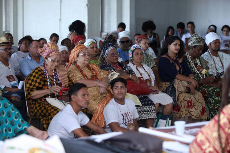 Mais de 400 lideranças de povos tradicionais de matrizes africanas, remanescentes quilombolas e indígenas estão reunidos em Belém, em um hotel da cidade, para a IV Conferência Estadual de Promoção da Igualdade Racial (Conepir).
FOTO: RODOLFO OLIVEIRA / AG. PARÁ
DATA: 28.03.2018
BELÉM - PARÁ <div class='credito_fotos'>Foto: Rodolfo Oliveira/Ag. Pará | <a href='/midias/2018/originais/f764eb9d-0284-4d62-a851-0457c8415fea.jpg' download><i class='fa-solid fa-download'></i> Download</a></div>