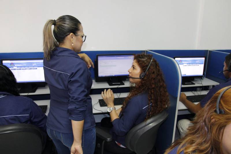 Na busca por maior agilidade e acessibilidade nos serviços, o Departamento de Trânsito do Estado (Detran) retoma, nesta quarta-feira (2), o canal telefônico 154 para atendimento à população. A ferramenta irá funcionar 24 horas por dia, sendo das 8h às 20h com atendimento humano e a partir das 20h com atendimento eletrônico pela Unidade de Resposta Audível (URA).
FOTO: ASCOM DETRAN
DATA: 02.05.2018
BELÉM - PARÁ <div class='credito_fotos'>Foto: ASCOM DETRAN | <a href='/midias/2018/originais/f76b433b-27d3-4246-a6c1-867fccb2cc0f.jpg' download><i class='fa-solid fa-download'></i> Download</a></div>