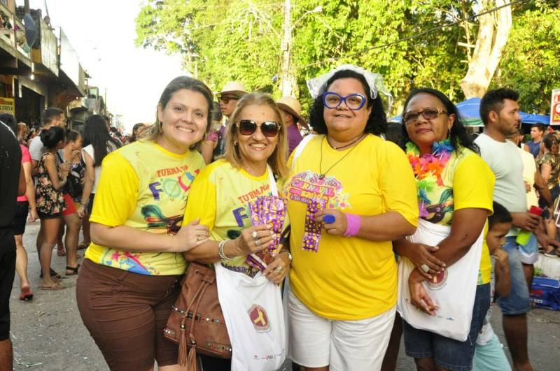 Durante todo o feriado de Carnaval, equipes da Secretaria de Estado de Saúde Publica (Sespa) percorreram diversos municípios paraenses para levar ações de saúde e prevenção aos principais pontos de concentração de foliões. Os técnicos distribuíram preservativos masculinos e femininos, orientaram os brincantes sobre as Infecções Sexualmente Transmissíveis (IST) e também sobre o combate ao Aedes aegipty, mosquito causador da dengue, zika e chikungunya.
FOTO: JOSÉ PANTOJA / ASCOM SESPA
DATA: 13.02.2018
BARCARENA - PARÁ <div class='credito_fotos'>Foto: José Pantoja / Ascom Sespa | <a href='/midias/2018/originais/f775d02d-540b-4e80-b4f7-764f7b1a2d51.jpg' download><i class='fa-solid fa-download'></i> Download</a></div>