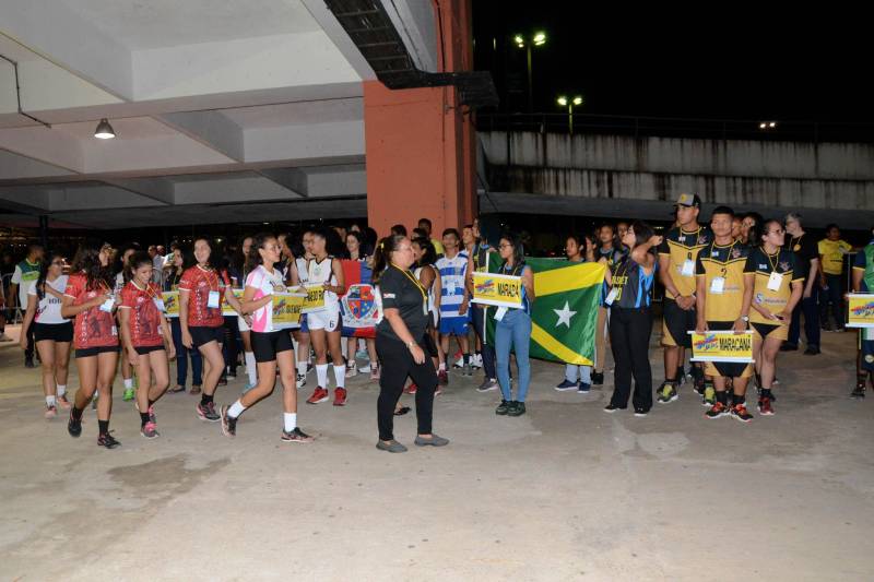 A abertura da Etapa Estadual dos Jogos Estudantis Paraenses (Jeps) 2018 teve um sabor especial para os 883 atletas, técnicos e dirigentes do esporte escolar que participaram da cerimônia na noite desta terça-feira, 19, no Estádio Jornalista Edgar Proença, o Mangueirão.
FOTO: FERNANDO NOBRE / ASCOM SEDUC
DATA: 19.06.2018
BELÉM - PARÁ <div class='credito_fotos'>Foto: FERNANDO NOBRE/ASCOM SEDUC | <a href='/midias/2018/originais/f79ce136-ac90-4e45-8f4f-40f70f4b672d.jpg' download><i class='fa-solid fa-download'></i> Download</a></div>