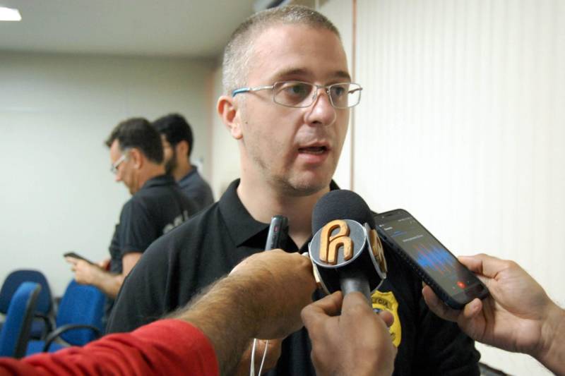 "São investigados hoje crimes de peculato, tráfico e associação para o tráfico e lavagem de dinheiro, essencialmente dado o grande volume movimentado nessas contas correntes em exíguo espaço de tempo. Não há uma evolução patrimonial compatível com as atividades empresariais desenvolvidas”, reitera Rafael Andrade.
FOTO: SAMUEL ALVARENGA / AG. PARÁ
DATA: 12.11.2018
SANTARÉM - PÁ <div class='credito_fotos'>Foto: SAMUEL ALVARENGA/AG.PARÁ | <a href='/midias/2018/originais/f7ada820-cc0a-48fa-845c-e7d7782d9c33.jpg' download><i class='fa-solid fa-download'></i> Download</a></div>