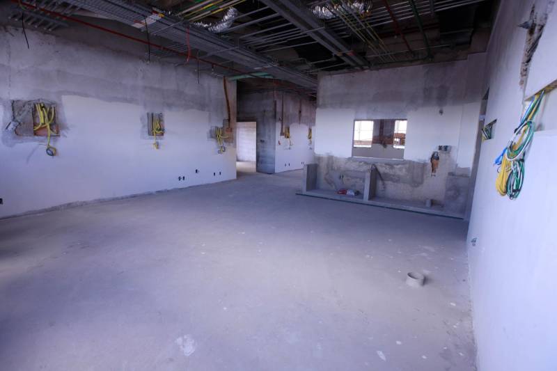 Construção do novo hospital Doutor Abelardo Santos, empreendimento do Governo do Estado sob a coordenação da Secretaria de Estado de Desenvolvimento Urbano e Obras Públicas (Sedop). A obra avançou e está com 70% de serviços executados, sendo que 500 homens trabalham distribuídos em turnos de segunda a sábado, de 7h às 22 horas.
FOTO: RODOLFO OLIVEIRA / AG. PARÁ
DATA: 11.04.2018
BELÉM - PARÁ <div class='credito_fotos'>Foto: Rodolfo Oliveira/Ag. Pará | <a href='/midias/2018/originais/f7bfd04c-dcbb-43cb-80a4-9e6ab158539c.jpg' download><i class='fa-solid fa-download'></i> Download</a></div>