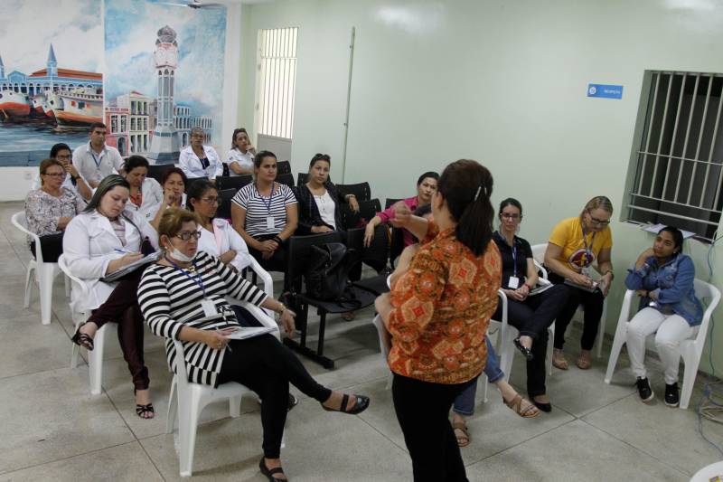 A Diretoria de Assistência Biopsicossocial da Superintendência do Sistema Penitenciário do Estado (Susipe) promoveu, nesta semana, o treinamento do Sistema de Informação da Atenção Básica de Saúde (e-SUS) do Ministério da Saúde do Governo Federal para os servidores que atuam nas unidades básicas de Saúde da Susipe. A capacitação ocorreu na Unidade Básica de Saúde do Complexo Penitenciário de Santa Izabel que irá ser ativada até o final do mês. O sistema é um software que unifica o Prontuário Eletrônico do Cidadão e o Sistema de Coleta de Dados Simplificados visando o controle de entrada e saída das produções realizadas nas Unidades Básicas de Saúde dentro das unidades prisionais do Estado do Pará. O treinamento presencial iniciou no dia 4 de julho e encerrou nesta sexta-feira, 6. O curso reuniu 28 servidores da equipe que integra a Política Nacional de Atenção Integrada à Saúde das Pessoas Privadas de Liberdade Prisional (PNAISP) que atuam nas 4 Unidades Básicas de Saúde da Superintendência do Sistema Penitenciário do Estado.
FOTO: AKIRA ONUMA / ASCOM SUSIPE
DATA: 06.07.2018
BELÉM - PARÁ <div class='credito_fotos'>Foto: Akira Onuma / Ascom Susipe | <a href='/midias/2018/originais/f7ebfcb3-fd17-4695-b854-407e767e9055.jpg' download><i class='fa-solid fa-download'></i> Download</a></div>