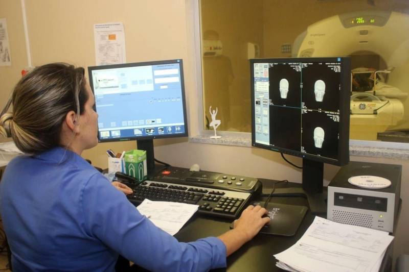 gestão da qualidade, que garante uma assistência segura, de qualidade e humanizada para usuários que dependem do Sistema Único de Saúde (SUS), da região do nordeste paraense que compreende uma população estima em 800 mil habitantes.

FOTO: ASCOM / HRPL
DATA: 05.01.2018
PARAGOMINAS - PARÁ <div class='credito_fotos'>Foto: ASCOM HRPL   |   <a href='/midias/2018/originais/f8761aa6-7f80-438b-9418-986b65bb0ec6.jpg' download><i class='fa-solid fa-download'></i> Download</a></div>