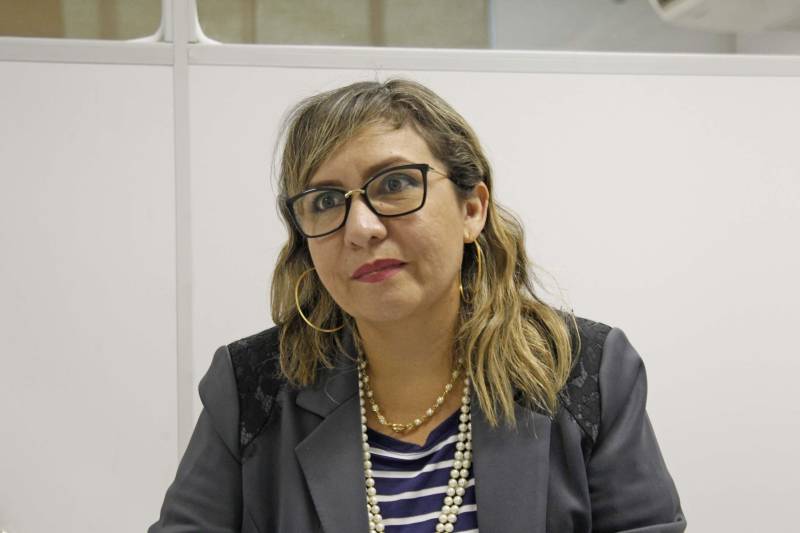 Mais de 6 mil presos provisórios custodiados pela Superintendência do Sistema Penitenciário do Estado (Susipe) poderão votar nas eleições deste ano para eleger presidente, governadores, senadores, deputados estaduais e federais. O primeiro turno será no dia 7 de outubro. O Tribunal Regional Eleitoral (TRE) do Pará já começou a fazer o levantamento de quais unidades prisionais poderão realizar o pleito. De acordo com o artigo 15, inciso III, da Constituição Federal, têm direito ao voto presos provisórios e adolescentes internados, por não terem os direitos políticos suspensos. Pela Resolução nº 23.461/2015, os juízes eleitorais, sob a coordenação do TRE de cada Estado, devem criar seções eleitorais especiais para garantir a esses eleitores o direito ao voto ou a justificativa. Na foto, a Diretoria de Execução Criminal (DEC) da Susipe, Waléria Albuquerque.
FOTO: AKIRA ONUMA / ASCOM SUSIPE
DATA: 26.03.2018
BELÉM - PARÁ <div class='credito_fotos'>Foto: Akira Onuma / Ascom Susipe | <a href='/midias/2018/originais/f8a72130-4516-4df3-9adc-b5cd4e885517.jpg' download><i class='fa-solid fa-download'></i> Download</a></div>