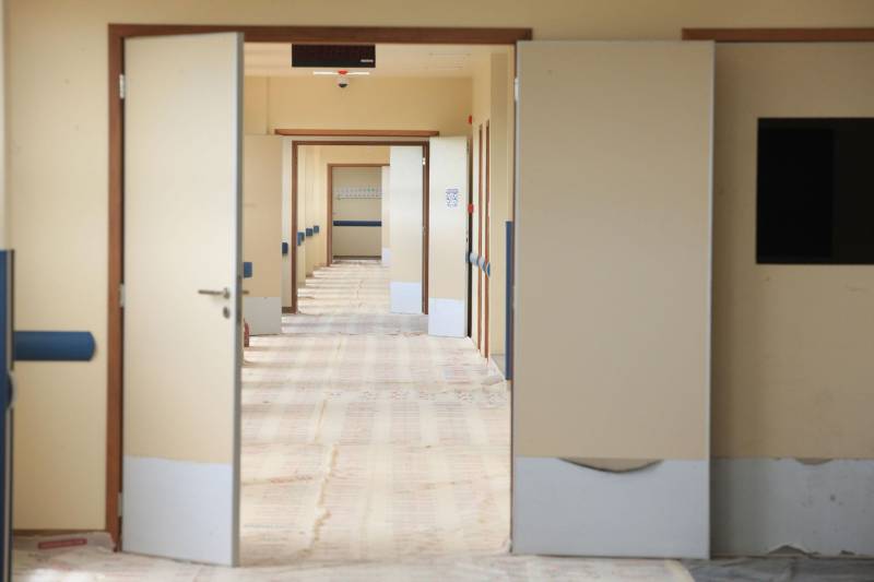 “A população de Itaituba vai contar com uma estrutura fora do comum em hospitais públicos do Brasil”. A afirmação é do engenheiro Gustavo Garoli, gerente geral da obra do Hospital Regional do Tapajós, no município de Itaituba, que está com a estrutura 95% concluída. O hospital que fica na região sudoeste do Estado deve beneficiar, além de cerca de 100 mil itaitubenses, moradores de nove municípios vizinhos.

FOTO: MÁCIO FERREIRA / AG. PARÁ
DATA: 19.12.2018
ITAITUBA - PARÁ <div class='credito_fotos'>Foto: MÁCIO FERREIRA/ AG. PARÁ   |   <a href='/midias/2018/originais/f8e03dfb-39aa-4d47-b9ed-a549c20f557c.jpg' download><i class='fa-solid fa-download'></i> Download</a></div>