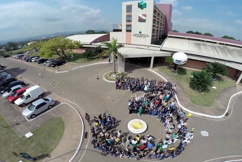 Em 2015, o Hospital Regional do Baixo Amazonas (HRBA), em Santarém (PA), conquistou algo inédito para a saúde pública da Região Norte: o mais importante certificado de excelência do País, o ONA III – Acreditado com Excelência, emitido pela Organização Nacional de Acreditação (ONA). Agora, em 2018, a unidade de saúde consegue a recertificação, após rigorosa auditoria atestar a qualidade e a segurança dos serviços oferecidos, além da eficiência da gestão. Na foto, anúncio do resultado
FOTO: ARQUIVO / ASCOM HRBA
DATA: 25.01.2018
SANTARÉM - PARÁ <div class='credito_fotos'>Foto: Ascom HRBA | <a href='/midias/2018/originais/f8f95917-40f5-412e-b3d5-0255fe72cc6f.jpg' download><i class='fa-solid fa-download'></i> Download</a></div>