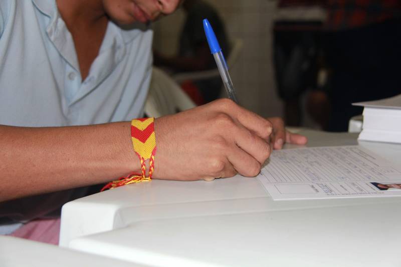 Projeto Estação Cidadania, do Governo do Estado, ontem (24), no espaço Apoena, em Ananindeua. A iniciativa tem como objetivo garantir direitos e promover a inclusão cidadã de adolescentes e jovens autores de atos infracionais, que cumprem medidas socioeducativas na Fundação de Atendimento Socioeducativo do Pará (Fasepa).
FOTO; ALBERTO PASSOS / ASCOM FASEPA
DATA: 24.04.2018
ANANINDEUA - PARÁ <div class='credito_fotos'>Foto: ALBERTO PASSOS/ ASCOM FASEPA | <a href='/midias/2018/originais/faacb3ae-3e77-40bb-b192-85125fc3b2a9.jpg' download><i class='fa-solid fa-download'></i> Download</a></div>