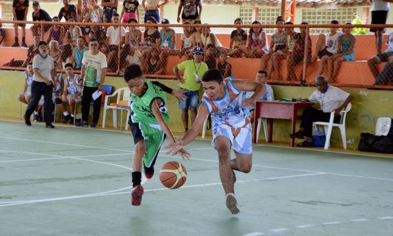 No momento em que os Jogos Estudantis Paraenses (Jeps) atingem a marca histórica de 60 anos, o município de Mocajuba (foto), na Região do Baixo-Tocantins, está em festa ao sediar, desde a quarta-feira, 16, as competições regionais do evento estudantil.
FOTO: ELISEU DIAS / ASCOM SEDUC
DATA: 17.05.2018
MOCAJUBA - PARÁ <div class='credito_fotos'>Foto: Eliseu Dias / Ascom Seduc | <a href='/midias/2018/originais/fb87d329-ad6e-4a0c-9129-47b0a5956715.jpg' download><i class='fa-solid fa-download'></i> Download</a></div>