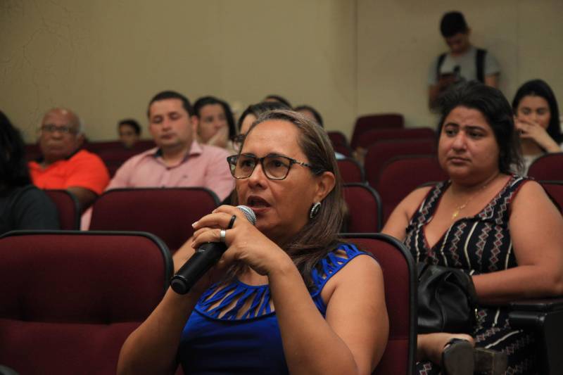 O segundo dia da Oficina de Trabalho da Comissão Estadual de Erradicação ao Trabalho Escravo (Coetrae) ocorreu na manhã desta quinta-feira, 26, no Auditório Aluysio Chaves, no Tribunal Regional do Trabalho da 8° Região, em Belém. Na foto, a coordenadora estadual da Comissão Pastoral da Terra, Geuza Morgado.
FOTO: WAGNER ALMEIDA / ASCOM SEJUDH
DATA: 26.04.2018
BELÉM - PARÁ <div class='credito_fotos'>Foto: Wagner Almeida/ Ascom Sejudh | <a href='/midias/2018/originais/fbb9e34b-1895-4d45-9e8b-26662f6394f2.jpg' download><i class='fa-solid fa-download'></i> Download</a></div>