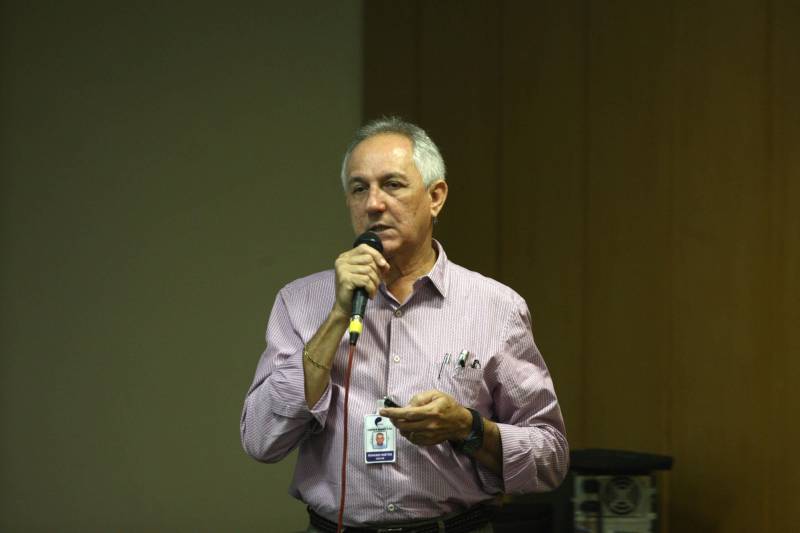51º Café com Planejamento na manhã desta sexta-feira, 27, na Escola de Governança Pública do Estado do Pará (EGPA), fórum de discussão proposto pela Secretaria de Estado de Planejamento (Seplan). Na foto, Fernando Martins, diretor de Expansão e Tecnologia da Companhia de Saneamento do Pará (Cosanpa).
FOTO: MARCELO LELIS / AG. PARÁ
DATA: 27.04.2018
BELÉM - PARÁ
<div class='credito_fotos'>Foto: Marcelo Lelis / Ag. Pará | <a href='/midias/2018/originais/fc19f509-2862-440e-ba8f-cad2d50b8c65.jpg' download><i class='fa-solid fa-download'></i> Download</a></div>