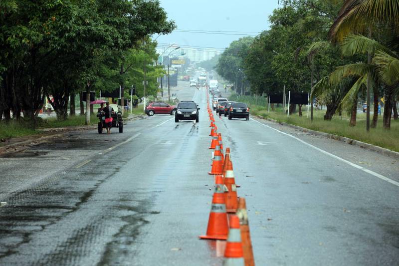 Foi bem sucedida a medida inédita de inversão no trânsito no trecho compreendido entre os quilômetros 13 e 6 da rodovia BR-316, entre os municípios de Marituba e Ananindeua. A ação foi programada para o período de 16h às 22h da terça-feira (13), com o propósito de garantir maior fluidez ao trânsito de veículos que retornavam do feriado de Carnaval.
FOTO: SIDNEY OLIVEIRA / AG. PARÁ
DATA: 13.02.2017
ANANINDEUA - PARÁ <div class='credito_fotos'>Foto: Sidney Oliveira/Ag. Pará | <a href='/midias/2018/originais/fc6e5c0e-b851-4490-9892-e7141d79a517.jpg' download><i class='fa-solid fa-download'></i> Download</a></div>