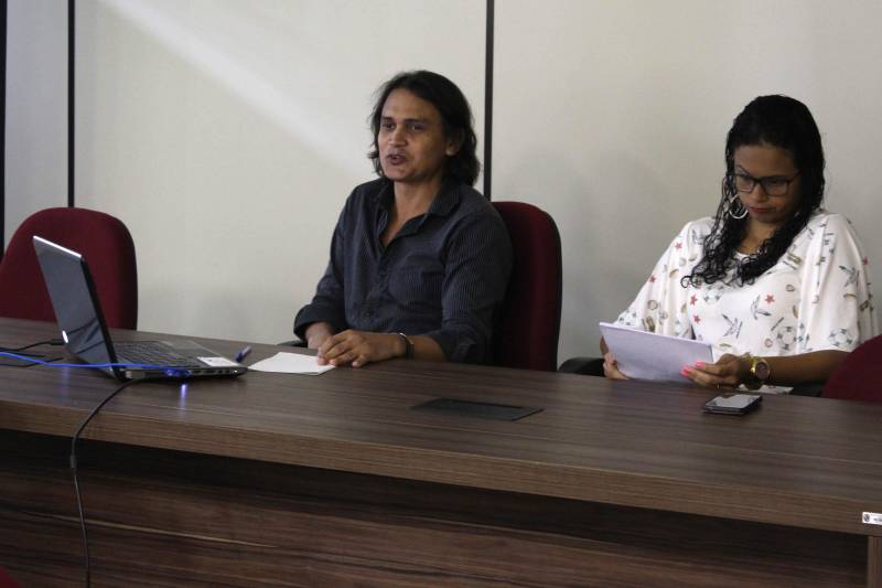 Debater caminhos e novas perspectivas da política estadual de gerenciamento costeiro no Pará foi o objetivo da mais recente programação da “Quinta da Educação Ambiental”, realizada pela Diretoria de Ordenamento, Educação e Descentralização da Gestão Ambiental da Secretaria de Estado de Meio Ambiente e Sustentabilidade (Semas) no Parque Estadual do Utinga. Durante a discussão, os técnicos da Semas, Beatriz Vilar e Clézio Fonseca, mostraram que a política é necessária para o esclarecimento das ações que serão implantadas nos territórios costeiros do Estado do Pará.
FOTO: ASCOM SEMAS
DATA: 06.04.2018
BELÉM - PARÁ <div class='credito_fotos'>Foto: ASCOM SEMAS | <a href='/midias/2018/originais/fc849ee4-b59d-4a95-abbd-c539fc8dc23c.jpg' download><i class='fa-solid fa-download'></i> Download</a></div>