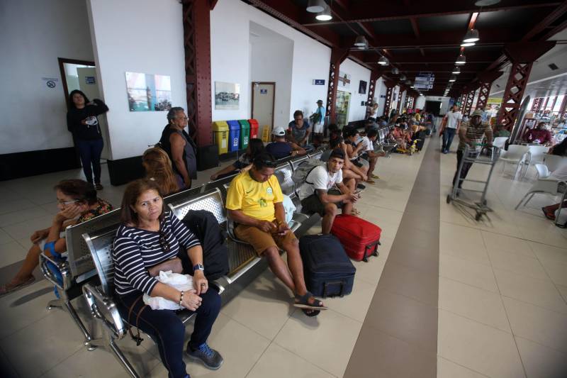 O Terminal Hidroviário do Porto de Belém “Luiz Rebelo Neto” registrou um movimento recorde no final de semana que marcou o início das férias escolares. Exatamente 6.615 pessoas passaram pelo terminal, entre embarque e desembarque.
FOTO: SIDNEY OLIVEIRA / AG. PARÁ
DATA: 03.07.2018
BELÉM - PARÁ <div class='credito_fotos'>Foto: Sidney Oliveira/Ag. Pará | <a href='/midias/2018/originais/fc85bc2c-a0de-42ff-88bd-70965df4c257.jpg' download><i class='fa-solid fa-download'></i> Download</a></div>