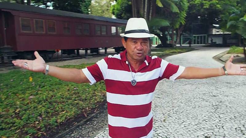 Contemplado no Edital Pauta Livre 2018, o artista paraense Ademir da Marcação (foto) se apresenta no palco do Teatro Margarida Schivasappa na noite desta quarta-feira, 25, a partir das 20 horas, com o show “Por Lembranças”. Os ingressos custam R$20 (inteira) e R$10 (meia-entrada). Apelidado carinhosamente pela cantora e compositora Lecy Brandão, Ademir da Marcação começou sua carreira musical na Escola de Samba Quem São Eles. Ex-aluno do Conservatório Carlos Gomes, foi por muito tempo músico de vários artistas reconhecidos nacionalmente, como Lecy Brandão e Chico da Silva. É também fundador do antigo grupo Manga Verde.
FOTO: ASCOM / FCP
DATA: 24.04.2018
BELÉM - PARÁ <div class='credito_fotos'>Foto: ASCOM FCP | <a href='/midias/2018/originais/fc890835-bed0-46da-9340-ba295a8fe905.jpg' download><i class='fa-solid fa-download'></i> Download</a></div>