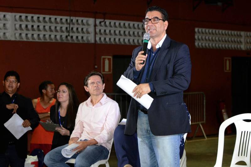 A abertura da Etapa Estadual dos Jogos Estudantis Paraenses (Jeps) 2018 teve um sabor especial para os 883 atletas, técnicos e dirigentes do esporte escolar que participaram da cerimônia na noite desta terça-feira, 19, no Estádio Jornalista Edgar Proença, o Mangueirão. Na foto, o secretário Adjunto de Ensino (Saen) da Seduc, José Roberto da Silva.
FOTO: FERNANDO NOBRE / ASCOM SEDUC
DATA: 19.06.2018
BELÉM - PARÁ <div class='credito_fotos'>Foto: FERNANDO NOBRE/ASCOM SEDUC | <a href='/midias/2018/originais/fc9cdf91-0f62-40ab-a8f7-7d58bc96cc4f.jpg' download><i class='fa-solid fa-download'></i> Download</a></div>