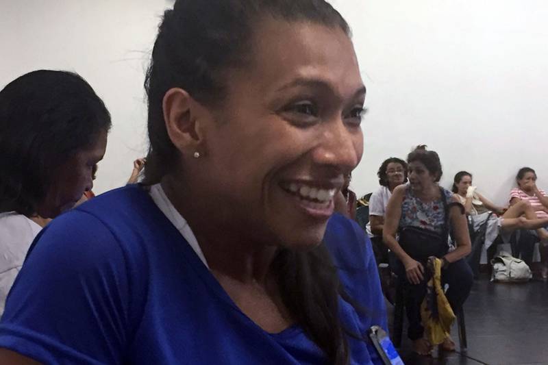 A coreógrafa Jeniffer Soares (foto) está há um ano como instrutora e coreógrafa do projeto e explica sobre a experiência dos ensaios com os alunos. “Trocar com eles é incrível, estar com eles todas as tardes durante os ensaios e ver a energia, o potencial deles, o quanto eles podem nos oferecer é maravilhoso. A gente apresenta a técnica e eles mostram o que são capazes de fazer e, o melhor, tudo fica lindo, é maravilhoso. Amo isso, estar com eles para mim é grandioso, me deixa com um coração leve, saio daqui sempre transformada”, detalha a coreógrafa.
FOTO: ASCOM FCP
DATA: 16.11.2018
BELÉM - PARÁ <div class='credito_fotos'>Foto: ASCOM FCP | <a href='/midias/2018/originais/fce3a6f2-6ab5-4807-b892-b106cf16cc36.jpg' download><i class='fa-solid fa-download'></i> Download</a></div>