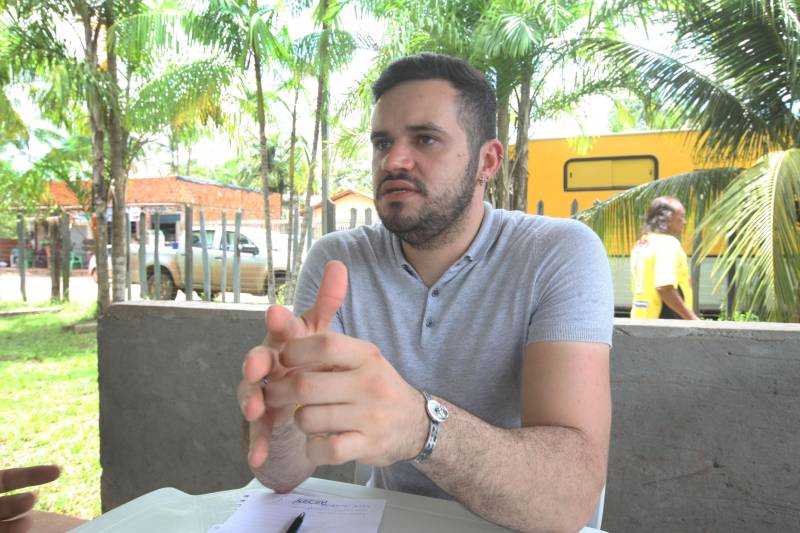 A Fundação Pro Paz iniciou na manhã desta sexta–feira (2), a caravana de saúde que vai dar assistência aos moradores, na comunidade Bom Futuro, em Barcarena. É uma parceria do governo do estado por meio da secretaria de Saúde Pública do Pará (Sespa), Pro Paz e a Secretaria Municipal de Saúde de Barcarena. Na foto, Rodrigo Bentes (c), coordenador de Vigilância Ambiental da Sespa.
FOTO: RODOLFO OLIVEIRA / AG. PARÁ
DATA: 02.02.2018
BARCARENA - PARÁ. <div class='credito_fotos'>Foto: Rodolfo Oliveira/Ag. Pará | <a href='/midias/2018/originais/fd49277f-7675-46f9-b497-4b241e41ac4a.jpg' download><i class='fa-solid fa-download'></i> Download</a></div>