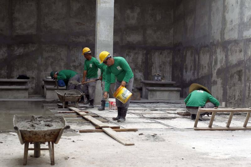 As obras de ampliação de dois novos pavilhões no Centro de Recuperação Penitenciário do Pará I (CRPP I), localizado no Complexo Penitenciário de Santa Izabel, já estão com mais de 70% do cronograma concluído. A obra é de responsabilidade da Secretaria de Estado de Desenvolvimento e Obras Públicas (Sedop) e executada pela M.D.S Construtora e Incorporadora, empresa contratada. Com a ampliação do CRPP I serão abertas 342 novas vagas para a custódia dos internos da Superintendência do Sistema Penitenciário do Estado (Susipe).

FOTO: AKIRA ONUMA/ASCOM SUSIPE
DATA: 28.11.2018
SANTA IZABEL- PARÁ <div class='credito_fotos'>Foto: Akira Onuma / Ascom Susipe   |   <a href='/midias/2018/originais/fd67e1c5-72a1-4b2b-9885-e979bcff2c26.jpg' download><i class='fa-solid fa-download'></i> Download</a></div>