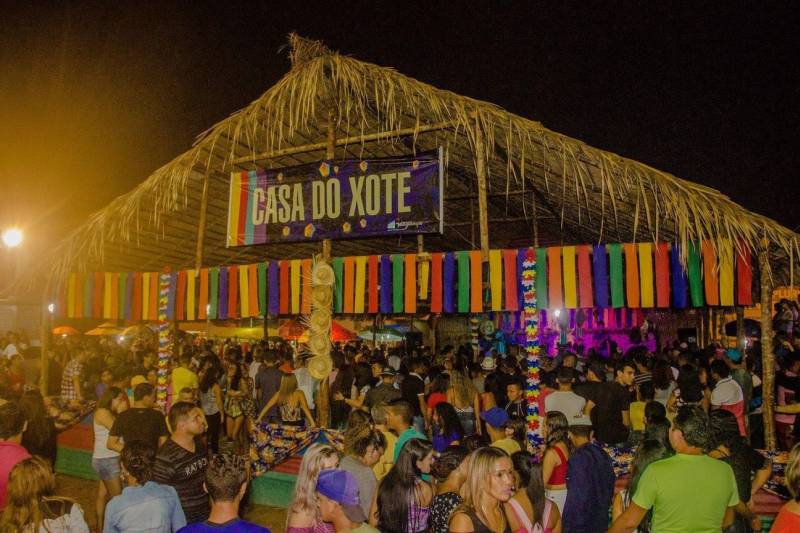O município de Bragança abriu, nesta quinta-feira, 7, o XXX Festival Junino da cidade. Promovido pela Prefeitura Municipal, segue até 11 de junho, na Estação Cultural Armando Bordallo, renovando a tradição de três décadas, que tanto encanta os bragantinos e turistas.
FOTO: DIVULGAÇÃO
DATA: 08.06.2018
BRAGANÇA - PARÁ <div class='credito_fotos'>Foto: Divulgação | <a href='/midias/2018/originais/fd784d1e-1b41-4d74-ba35-2d4aa531156c.jpg' download><i class='fa-solid fa-download'></i> Download</a></div>