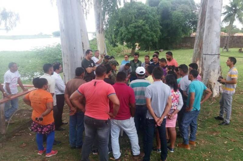 A Secretaria de Turismo do Pará (Setur) promove esta semana os módulos I e II do curso Condutor de Trilhas e Caminhadas, no município de São Geraldo do Araguaia, localizado no polo turístico Araguaia Tocantins.
FOTO: ASCOM SETUR
DATA: 23.03.2018
SÃO GERALDO DO ARAGUAIA - PARÁ <div class='credito_fotos'>Foto: ASCOM SETUR | <a href='/midias/2018/originais/fe18d111-1a05-4a84-8194-bc1abf24ba31.jpg' download><i class='fa-solid fa-download'></i> Download</a></div>