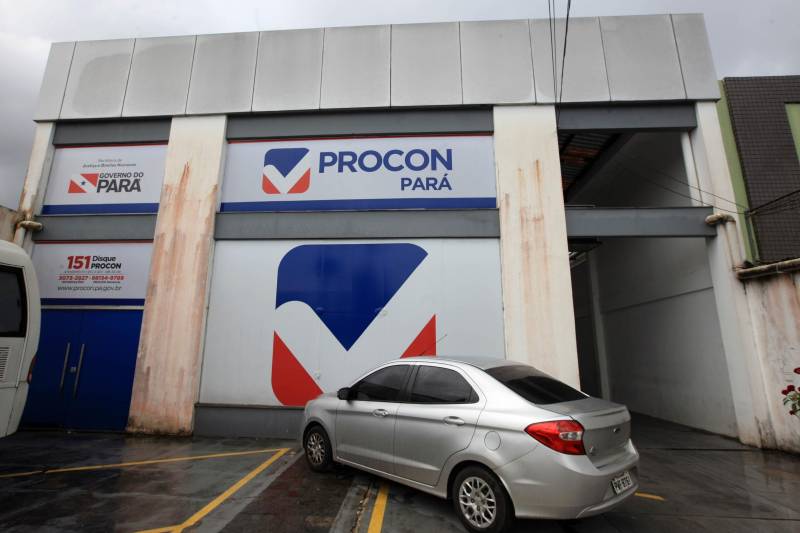 De acordo com Moyses Bendahan, diretor do Procon (foto), quando há relação de consumo, de qualquer tipo, a reclamação é de âmbito do Procon. “Aqui a ideia é resolver os problemas por meio de acordo entre consumidor e empresa. O Procon atua como o mediador do problema sempre tendo como base o Código de Defesa do Consumidor após o contato entre esses dois atores não ter tido resolução”, explicou.
FOTO: MÁCIO FERREIRA / AG. PARÁ
DATA: 15.03.2018
BELÉM - PARÁ <div class='credito_fotos'>Foto: MÁCIO FERREIRA/ AG. PARÁ | <a href='/midias/2018/originais/fe25fae2-08c0-4637-b678-e87af103a1bf.jpg' download><i class='fa-solid fa-download'></i> Download</a></div>