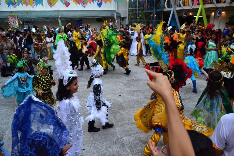 O Teatro Margarida Schivasappa, da Fundação Cultural do Pará (FCP), apresenta manifestações típicas de Belém do Pará, pássaros juninos e cordões de pássaros, sempre às 19h, na programação do Arraial de Todos os Santos.
FOTO: ASCOM FCP
DATA: 25.06.2018
BELÉM - PARÁ <div class='credito_fotos'>Foto: ASCOM FCP | <a href='/midias/2018/originais/fed624f0-649d-495c-8881-803f263e175a.jpg' download><i class='fa-solid fa-download'></i> Download</a></div>