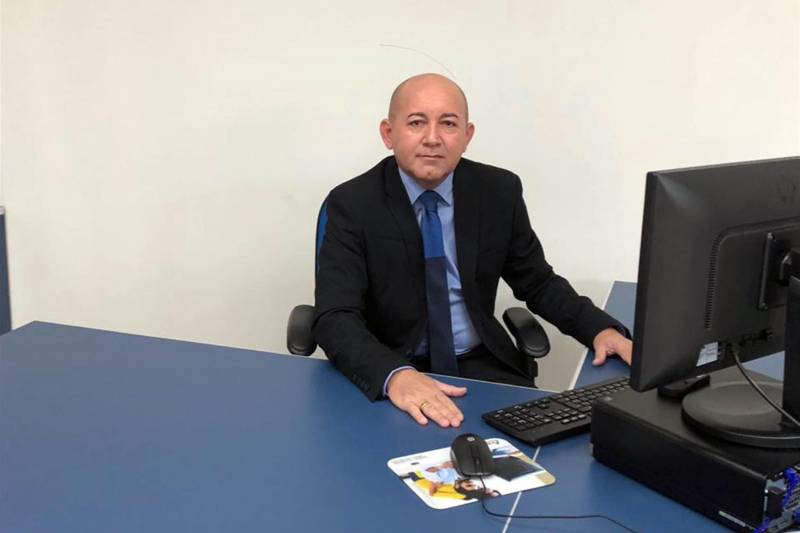 Os moradores de Oeiras do Pará contam agora com uma moderna agência do Banpará. O Banco, pioneiro no município localizado no Arquipélago do Marajó, foi inaugurado na manhã desta quarta-feira (12). Com essa nova agência, o Banpará passa a cobrir 100, dos 144 municípios do Estado, levando cada vez mais acesso aos serviços bancários as comunidades mais distantes da Capital paraense. na foto, o gerente geral da nova agência, Josivaldo Reis.

FOTO: ASCOM BANPARÁ
DATA: 12.12.2018
OEIRAS DO PARÁ <div class='credito_fotos'>Foto: Ascom Banpará   |   <a href='/midias/2018/originais/ff2b2e3f-ce2c-41b7-b94c-955c7a2717cf.jpg' download><i class='fa-solid fa-download'></i> Download</a></div>