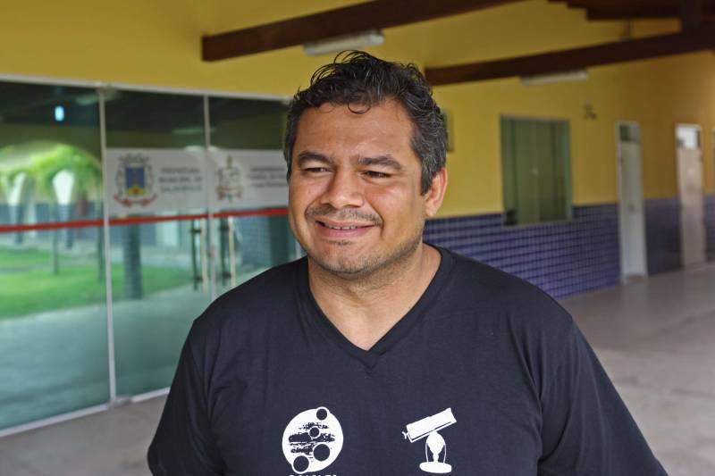 O diretor da Faculdade de Engenharia de Petróleo da UFPA, Pedro Tupá Pandava Aum (foto), destaca que esta é uma área nova, por isso no País ainda há carência de profissionais específicos na área de Engenharia de Petróleo. Na Região Norte, além da UFPA, o curso é ofertado pela Universidade Federal do Amazonas (Ufam).
FOTO: IGOR BRANDÃO / AG. PARÁ
DATA: 24.04.2018
SALINÓPOLIS - PARÁ <div class='credito_fotos'>Foto: IGOR BRANDÃO / AG. PARÁ | <a href='/midias/2018/originais/ff7172d3-bfb5-4a51-af01-42b50ce6fff6.jpg' download><i class='fa-solid fa-download'></i> Download</a></div>