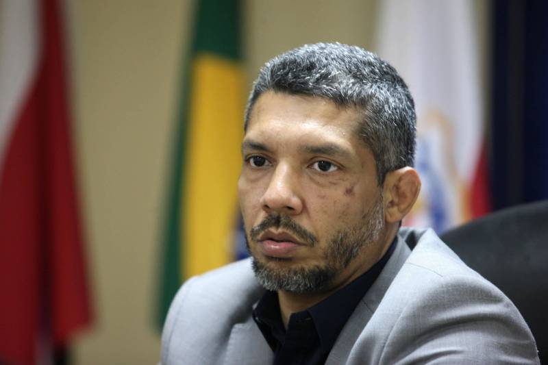 De acordo com o delegado geral da Polícia Civil do Pará, Cláudio Galeno (foto), nenhum outro estado brasileiro teve esse incremento em sua força policial. “Posso afirmar sem medo que o governador Simão Jatene foi o grande responsável pela revitalização do nosso contingente policial.
FOTO: MARCELO LELIS / AG. PARÁ
DATA: 21.05.2018
BELÉM - PARÁ <div class='credito_fotos'>Foto: Marcelo Lelis / Ag. Pará | <a href='/midias/2018/originais/ffdbc973-1165-4d5e-bd43-8f640ff4d4b8.jpg' download><i class='fa-solid fa-download'></i> Download</a></div>