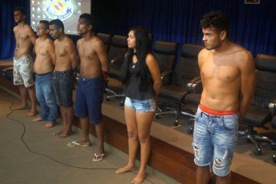 galeria: Policiais civis prendem em Marituba cinco acusados de roubo de veículos