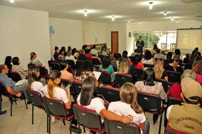 notícia: Profissionais de saúde discutem aspectos do aleitamento materno