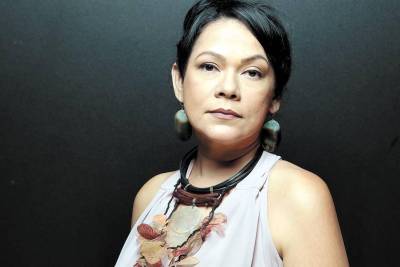 galeria: Patrícia Bastos se apresenta no segundo dia da Feira Livre de Arte e Cultura