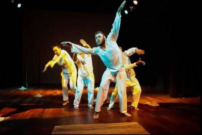 galeria: Teatro Waldemar Henrique recebe a montagem Marahu, que homenageia o poeta Max Martins