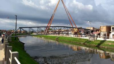 notícia: Sedop começa a instalar passarela metálica sobre o canal do Tucunduba