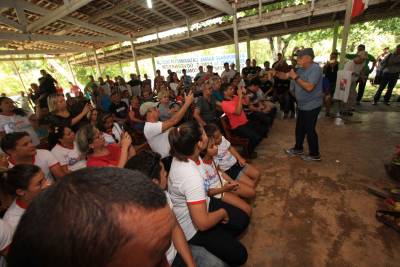 notícia: Agricultores de Abaeté celebram títulos definitivos de terras