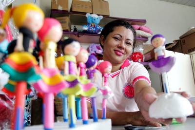 galeria: Cooperativa de detentas passa a funcionar como microempresa dentro de presídio