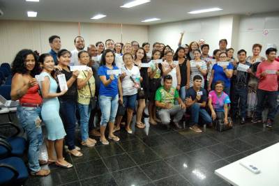 notícia: Estado fortalece artesanato do oeste com a entrega de carteiras a profissionais