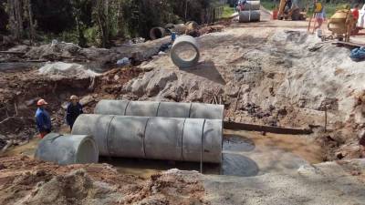 galeria: Trânsito é parcialmente liberado na rodovia PA-242